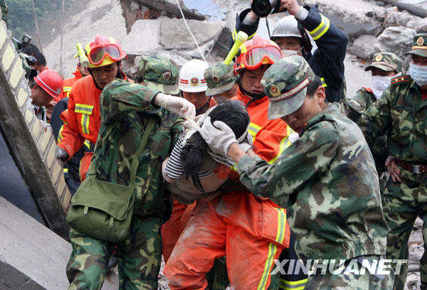 汶川地震一周年：不屈的生命之花快樂綻放[組圖]