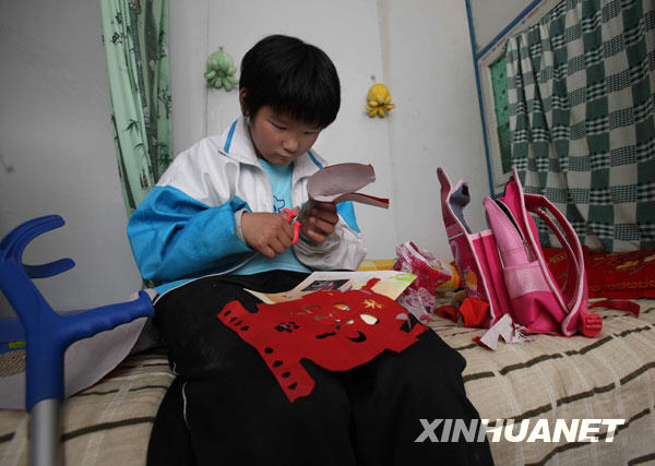 汶川地震一周年：不屈的生命之花快樂(lè)綻放[組圖]