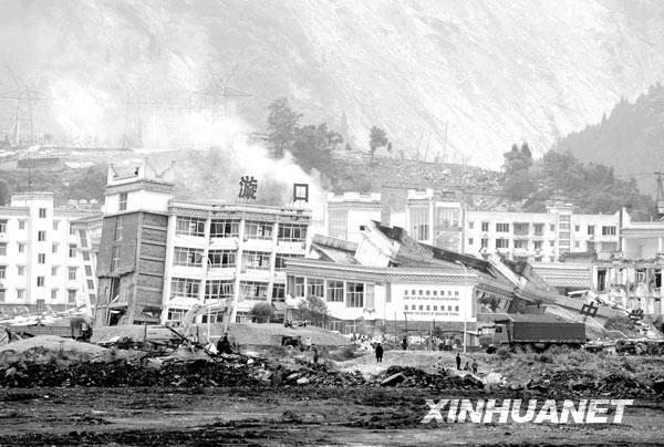 汶川地震一周年：歷史永遠(yuǎn)銘記[組圖]