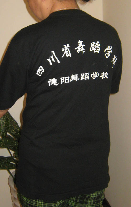 地震災區(qū)志愿者衣服集匯（組圖）