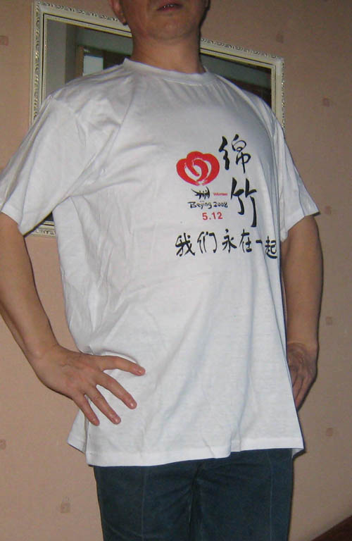 地震災區志愿者衣服集匯（組圖）