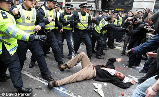 G20抗議活動(dòng)演變成暴力事件32人被捕(組圖)