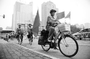 山西老漢騎車進京迎國慶 還將騎向朝韓兩國