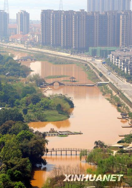 福州生態(tài)溪變成“黃水溝”[組圖]