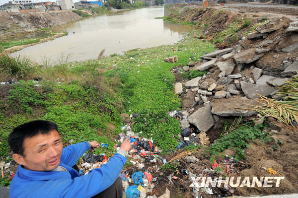 福州生態(tài)溪變成“黃水溝”[組圖]