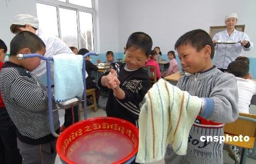 全國今年已報告手足口病115618例 死亡50例