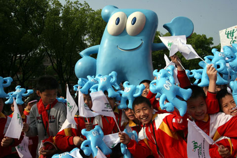 2010年世博會(huì)吉祥物“海寶”入湘