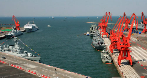 多國(guó)海軍艦艇參加中國(guó)海軍建軍60周年紀(jì)念活動(dòng)