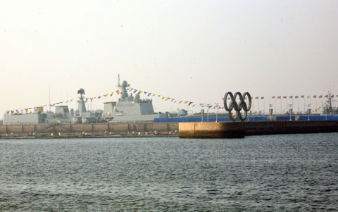 多國(guó)海軍艦艇參加中國(guó)海軍建軍60周年紀(jì)念活動(dòng)