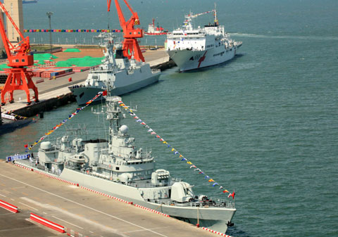 多國(guó)海軍艦艇參加中國(guó)海軍建軍60周年紀(jì)念活動(dòng)