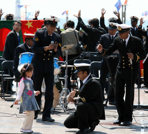 多國海軍樂手同臺演藝 慶祝我國海軍成立60周年
