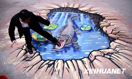 立體畫“以假亂真”男士腳伸進“鱷魚”嘴