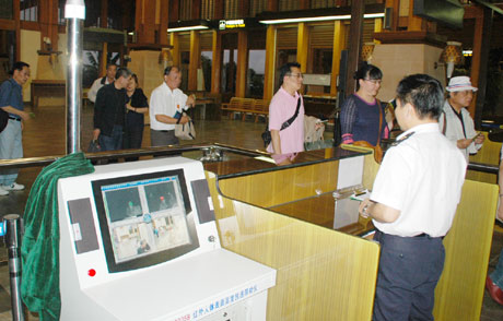 三亞鳳凰機場邊檢站采取措施防止豬流感傳播