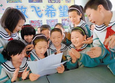 溫家寶親筆回信 贊都江堰學生是最美麗花朵(圖)