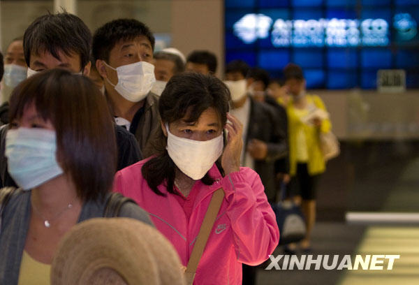 南航包機接回滯墨中國公民[組圖]