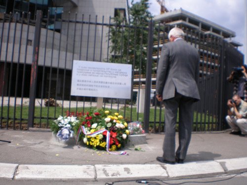 我駐南使館被炸10周年：館前立起紀念碑(圖)