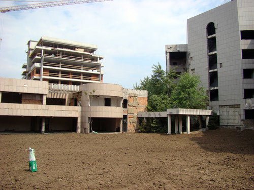 我駐南使館被炸10周年：館前立起紀念碑(圖)