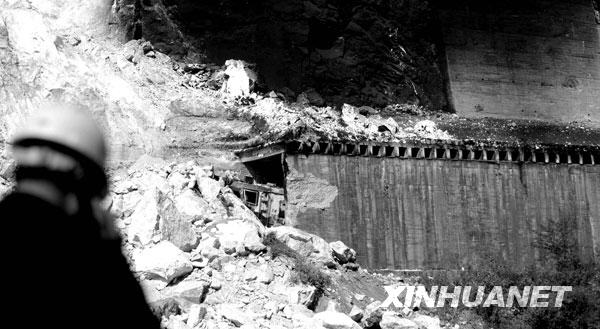 汶川地震一周年：歷史永遠(yuǎn)銘記[組圖]