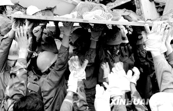 汶川地震一周年：歷史永遠(yuǎn)銘記[組圖]