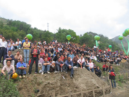 東河口地震遺址公園舉行音樂會紀念地震一周年[組圖]