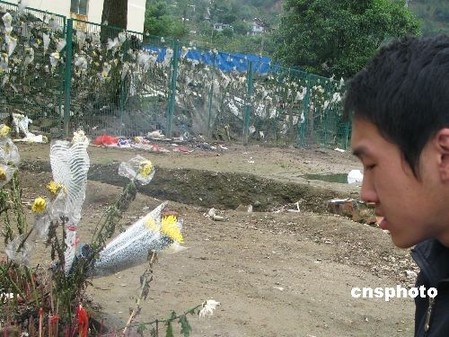 新北川中學(xué)下午2點(diǎn)28分將正式開工 上萬民眾參加