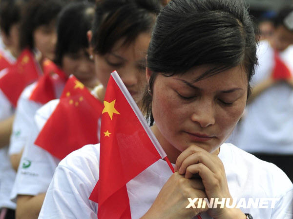 汶川地震一周年：肩并肩 心相連[組圖]