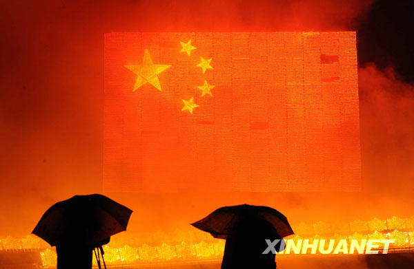 瀏陽巨型“焰火國旗”獻禮新中國60華誕[圖]