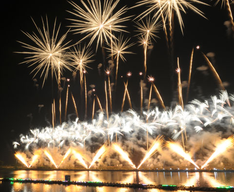 慶泰煙花國際比賽拔頭籌