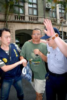 大陸游客被指偷拍臺軍機密營區遭逮捕(組圖)