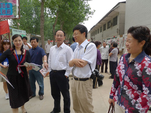 藝術在民間 走入農(nóng)民牡丹畫創(chuàng)作第一村[組圖]