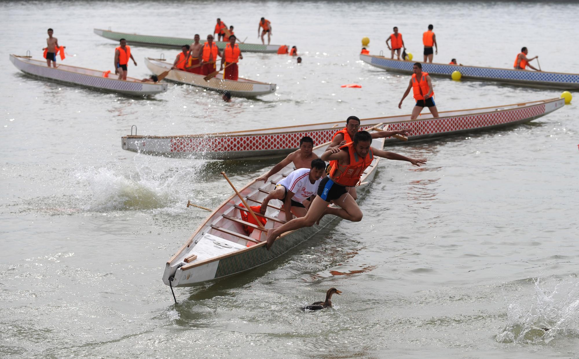 龍舟賽 搶鴨子助興“非遺節”