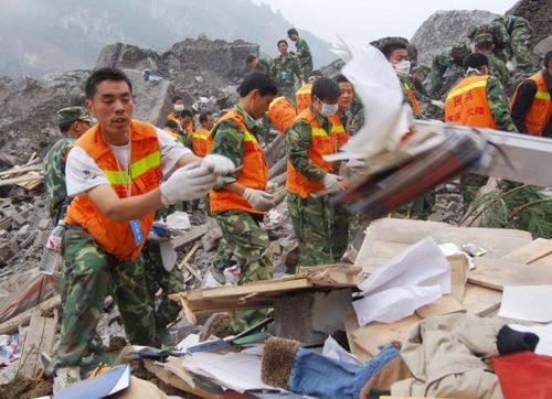 重慶山體崩塌一被埋民房內發現7具遇難者遺體