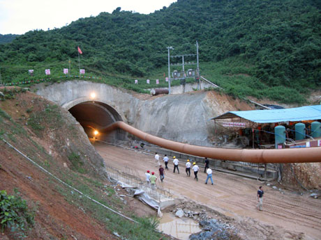 三亞新建環(huán)城高速隧道發(fā)生重大塌方