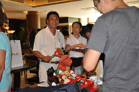 石梅灣艾美度假酒店總經(jīng)理高焰“剃發(fā)”籌善款近6 萬(wàn)元