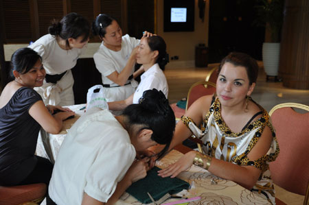 石梅灣艾美度假酒店總經(jīng)理高焰“剃發(fā)”籌善款近6 萬(wàn)元