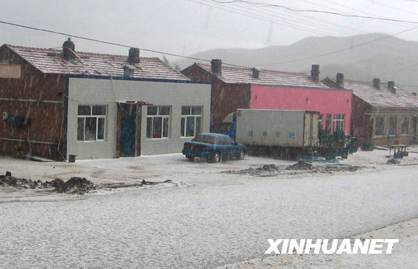 內蒙古扎蘭屯驟降冰雹[組圖]