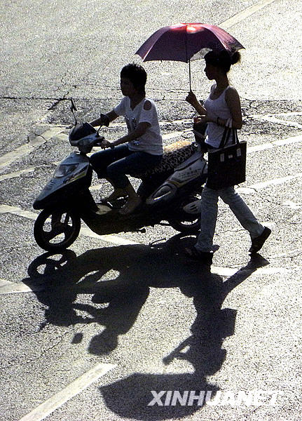 熱浪席卷全國17省市 多地區(qū)高溫超40℃(圖)