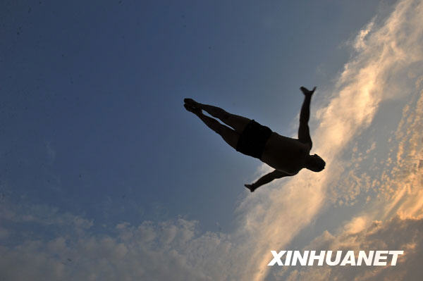 熱浪席卷全國17省市 多地區(qū)高溫超40℃(圖)