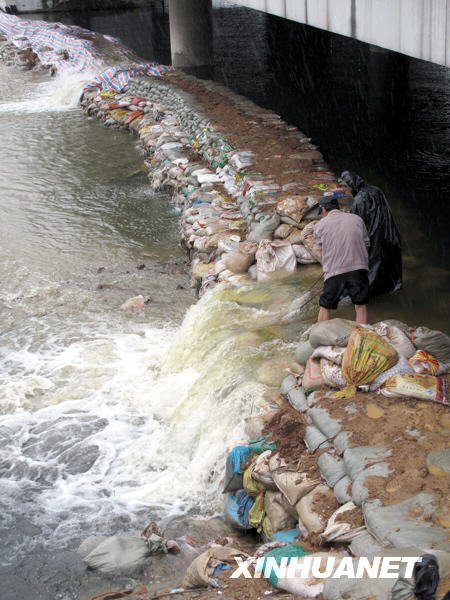 南方十省區(qū)遭遇今年入汛以來最大暴雨襲擊(組圖)