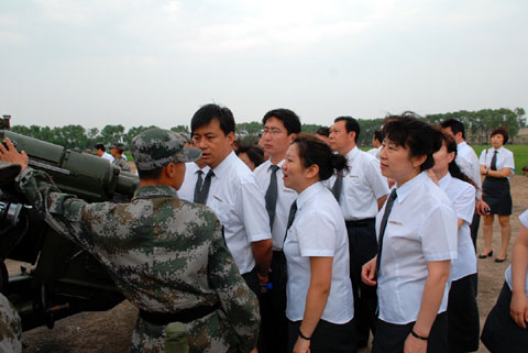 錦州銀行組織黨員干部走進軍營過黨日