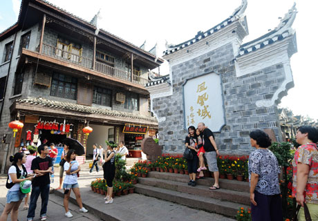 湘西鳳凰迎來旅游高峰[組圖]