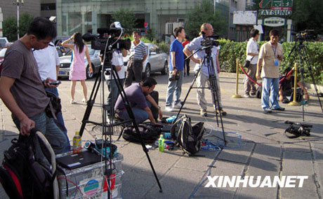 “7•5”事件發(fā)生后烏魯木齊第一時(shí)間對(duì)外媒開(kāi)放[組圖]