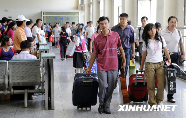 烏魯木齊努力恢復城市正常生產生活[組圖]