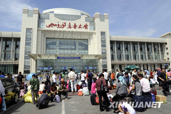 烏魯木齊努力恢復城市正常生產生活[組圖]