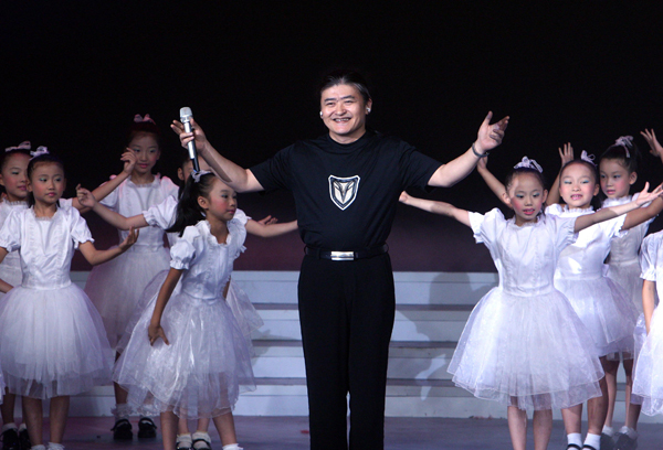 吳伯雄出席第五屆兩岸經貿文化論壇文藝晚會[圖]