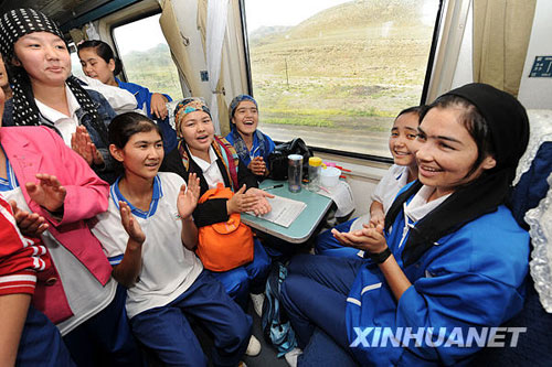 流動大家庭 歡樂返疆路[組圖]