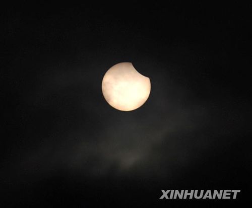 組圖：我國(guó)境內(nèi)出現(xiàn)日食景觀