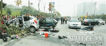 成都男子無(wú)證且醉酒駕車致4人死亡獲死刑(圖)