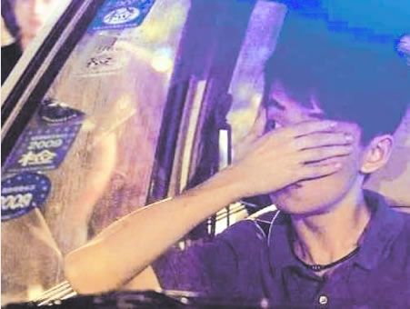 網友懷疑杭州飆車案疑犯被拘時已是替身(圖)