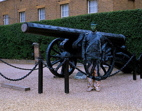 藝術家化身“隱形人”[組圖]